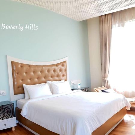 The Beverly Hills Hotel Nakhonratchasima Esterno foto