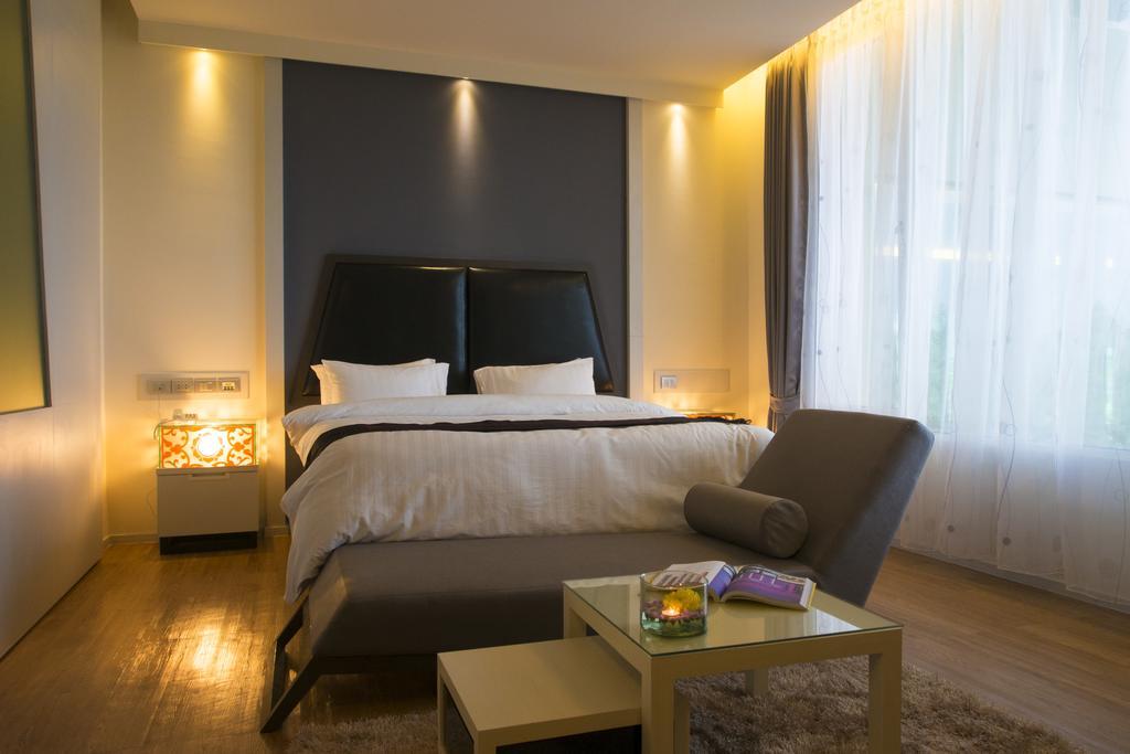 The Beverly Hills Hotel Nakhonratchasima Esterno foto