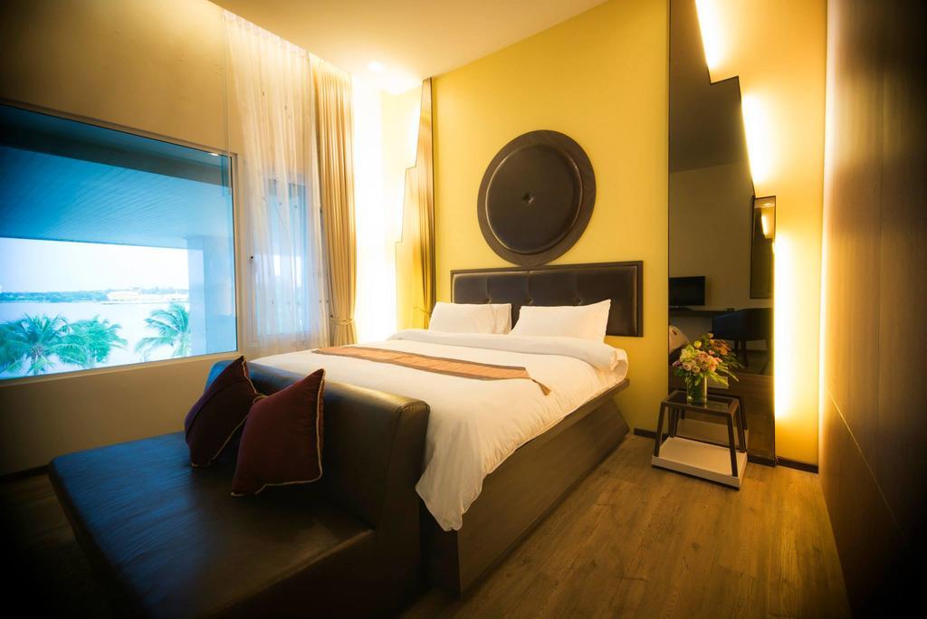 The Beverly Hills Hotel Nakhonratchasima Esterno foto