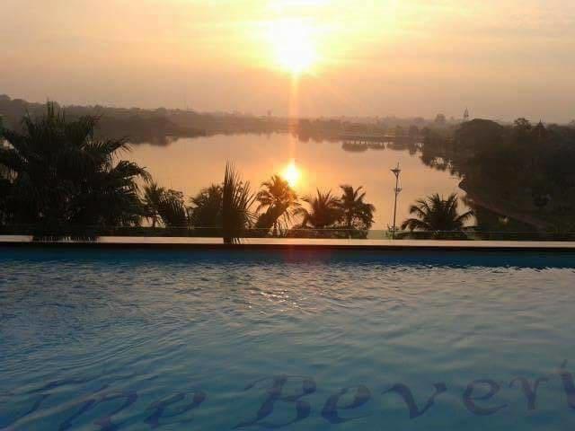 The Beverly Hills Hotel Nakhonratchasima Esterno foto