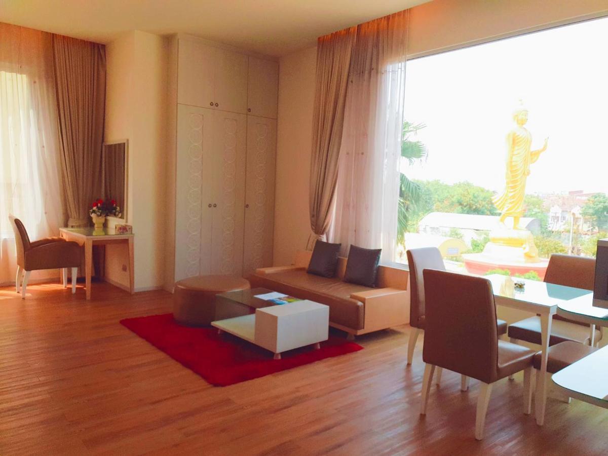 The Beverly Hills Hotel Nakhonratchasima Esterno foto