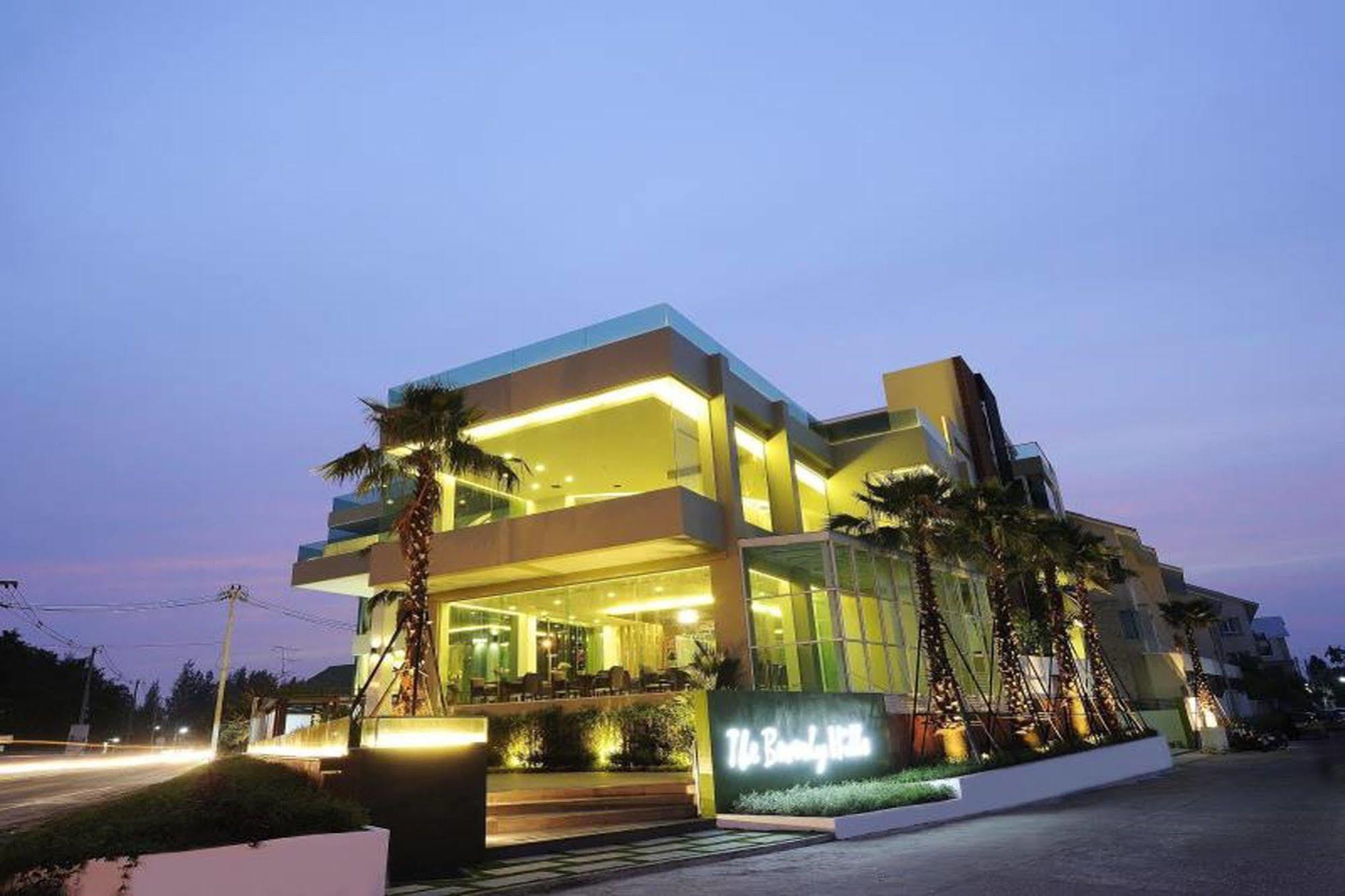The Beverly Hills Hotel Nakhonratchasima Esterno foto